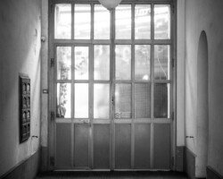 This scene just struck me. I like the geometry and the softness of the light.
