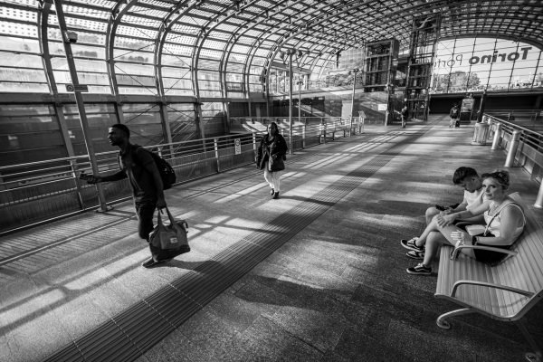 08:52  A choreography of movement and stillness, tracking three independent stories that will never intersect.